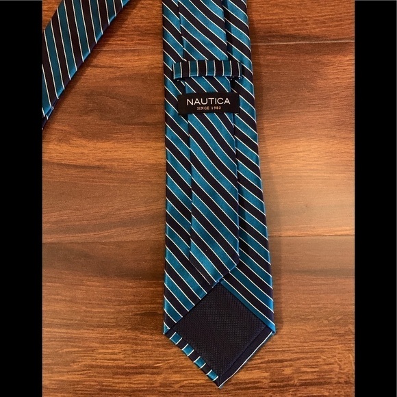 NAUTICA 100% Silk Striped Necktie, Like New - Picture 3 of 9